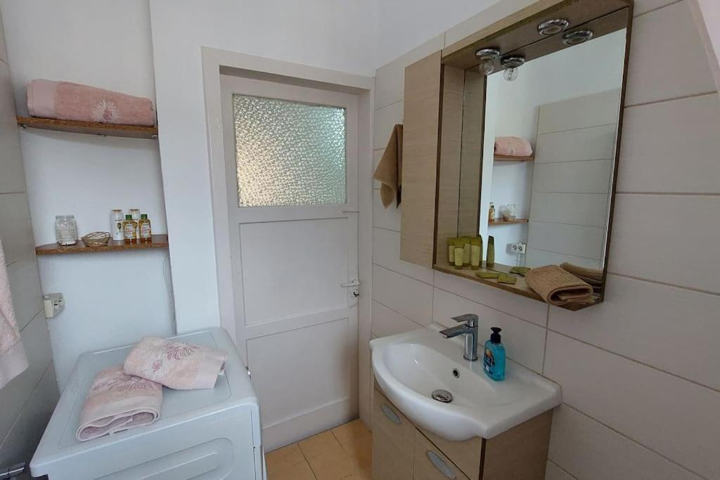 Old Port View Apartment, Διαμέρισμα Στο Κέντρο 2 Υπνοδωματίων Corfu  Exteriör bild